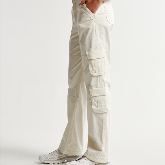 BRAND NEW Abercrombie & Fitch High Rise Relaxed Cargo Pant Size 33/16s SHORT - Picture 2 of 10
